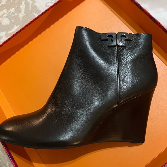 NIB Tory Burch Black Lowell Wedge Bootie size 9.5 - Picture 3 of 7